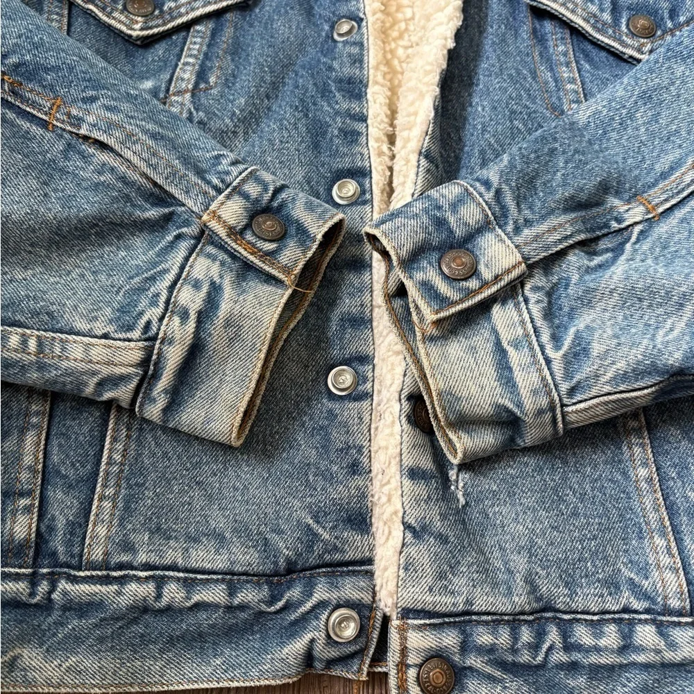 Vintage Levi’s 46R Sherpa-Lined Jean Jacket – Classic & Cozy